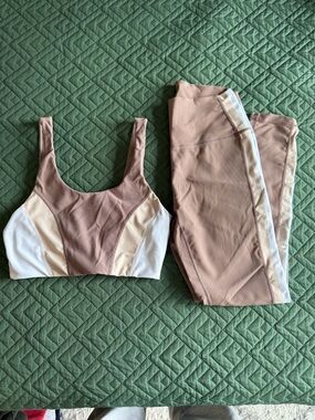 Women's Colorblock Sports Bra & Legging Set - Beige, Cream, White